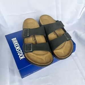 BRAND NEW! Never worn Birkenstock Black and Tan Arizona Sandals